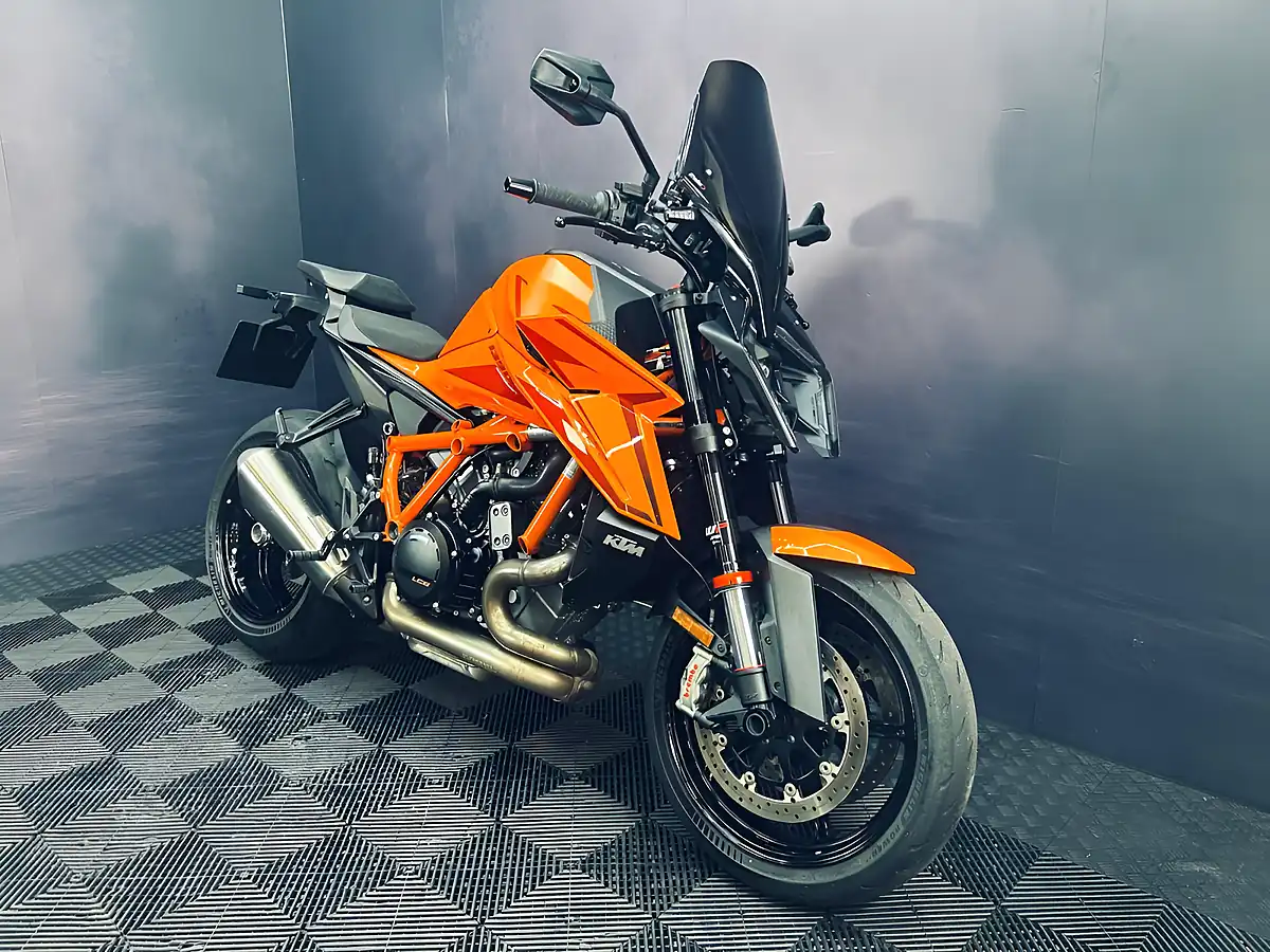 Used 2024 Ktm 1390 Super Duke R Orange - Interior and Exterior details 4