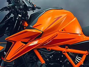 Used 2024 Ktm 1390 Super Duke R Orange - Interior and Exterior details 6