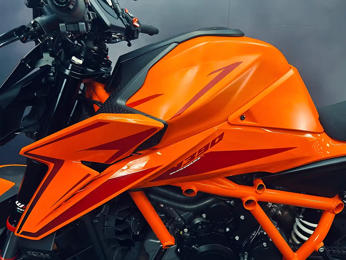 Used 2024 Ktm 1390 Super Duke R Orange - Interior and Exterior details 6