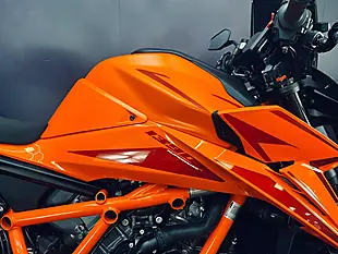 Used 2024 Ktm 1390 Super Duke R Orange - Interior and Exterior details 9