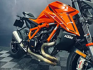 Used 2024 Ktm 1390 Superduke R Orange - Interior and Exterior details 10