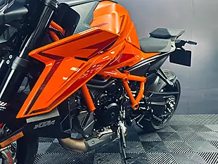 Used 2024 Ktm 1390 Superduke R Orange - Interior and Exterior details 11