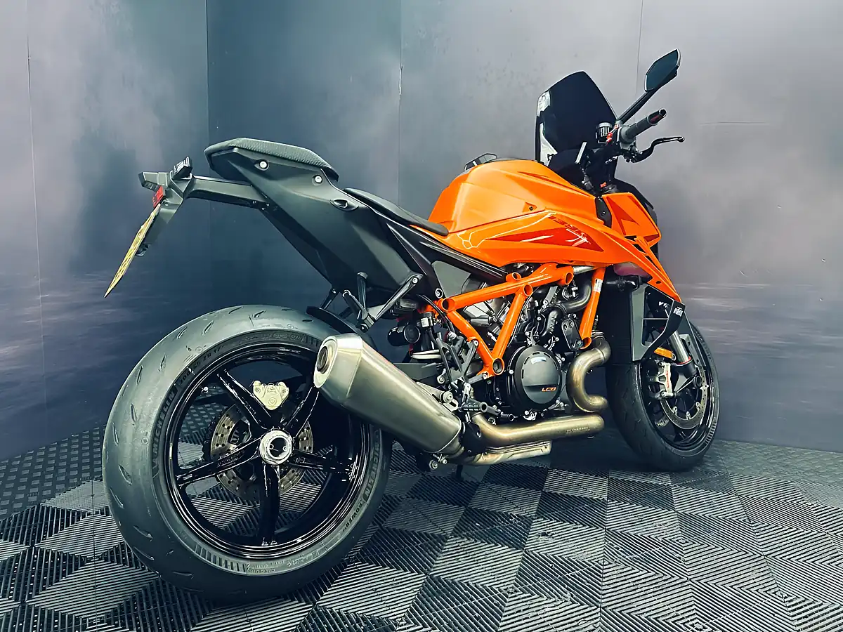 Used 2024 Ktm 1390 Superduke R Orange - Interior and Exterior details 12