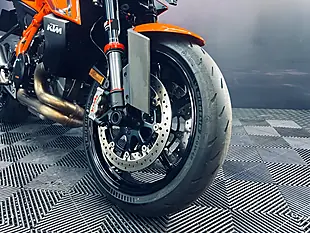 Used 2024 Ktm 1390 Superduke R Orange - Interior and Exterior details 15