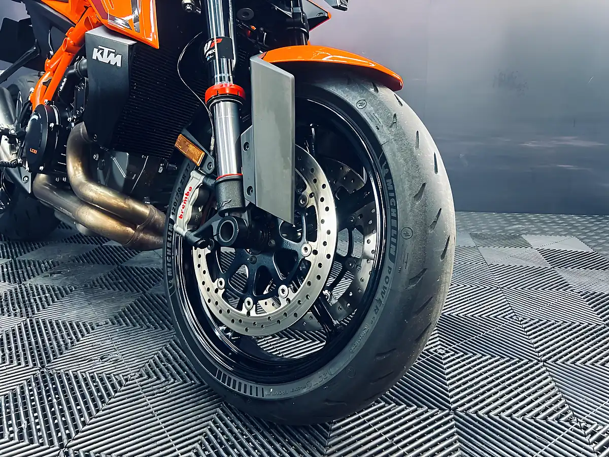Used 2024 Ktm 1390 Superduke R Orange - Interior and Exterior details 15