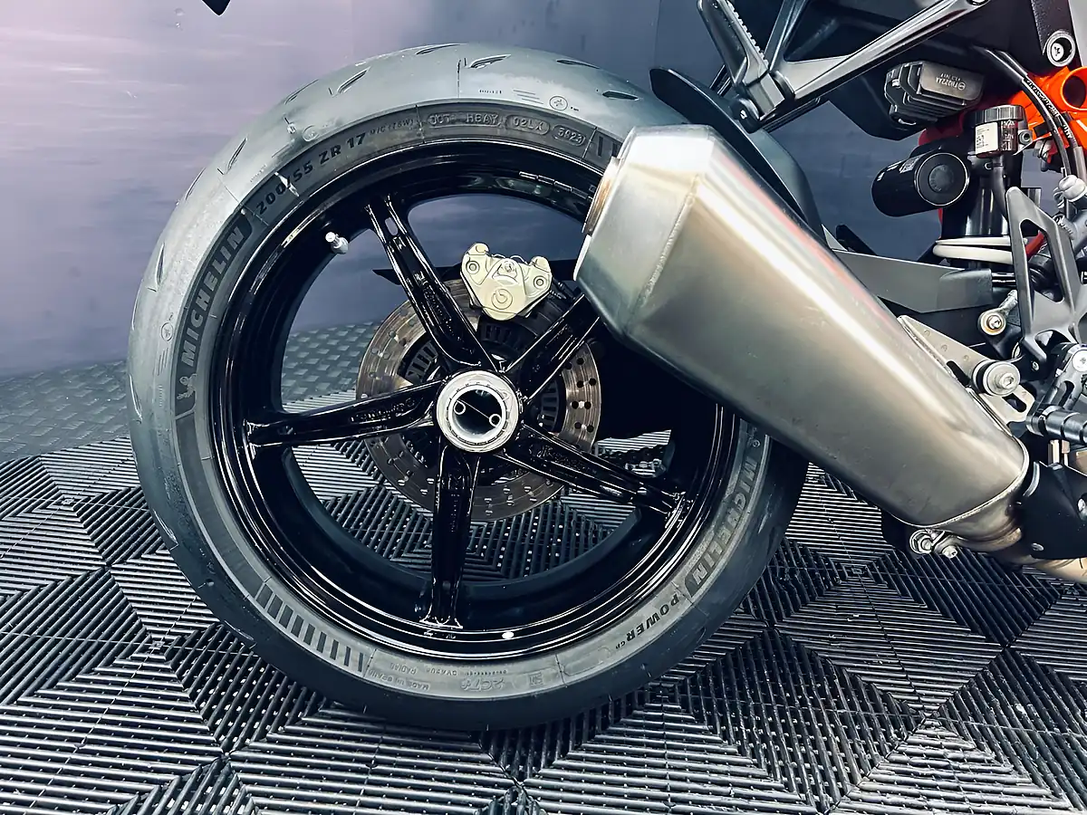 Used 2024 Ktm 1390 Superduke R Orange - Interior and Exterior details 17