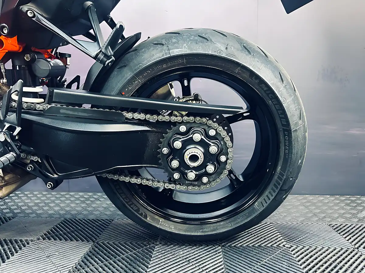Used 2024 Ktm 1390 Superduke R Orange - Interior and Exterior details 18
