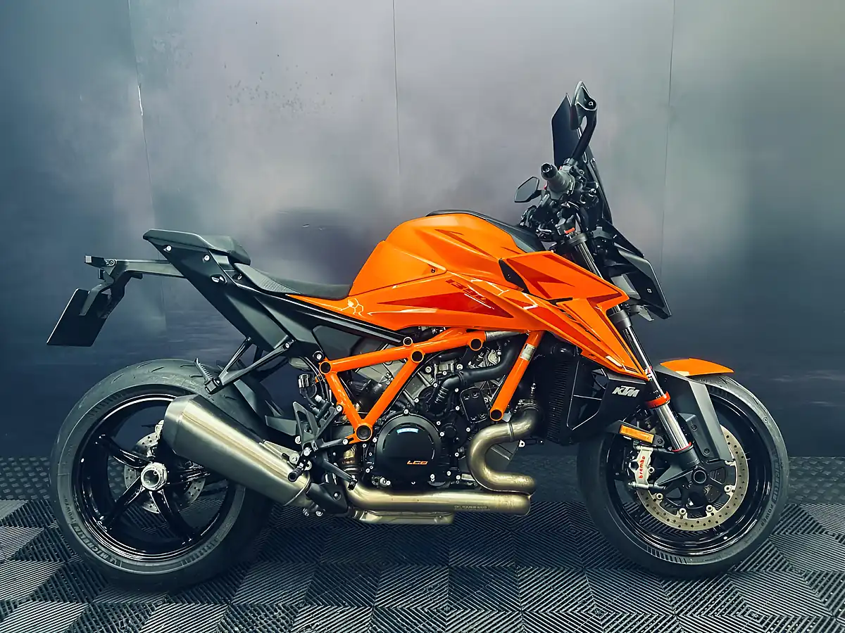 Used 2024 Ktm 1390 Superduke R Orange - Interior and Exterior details 2