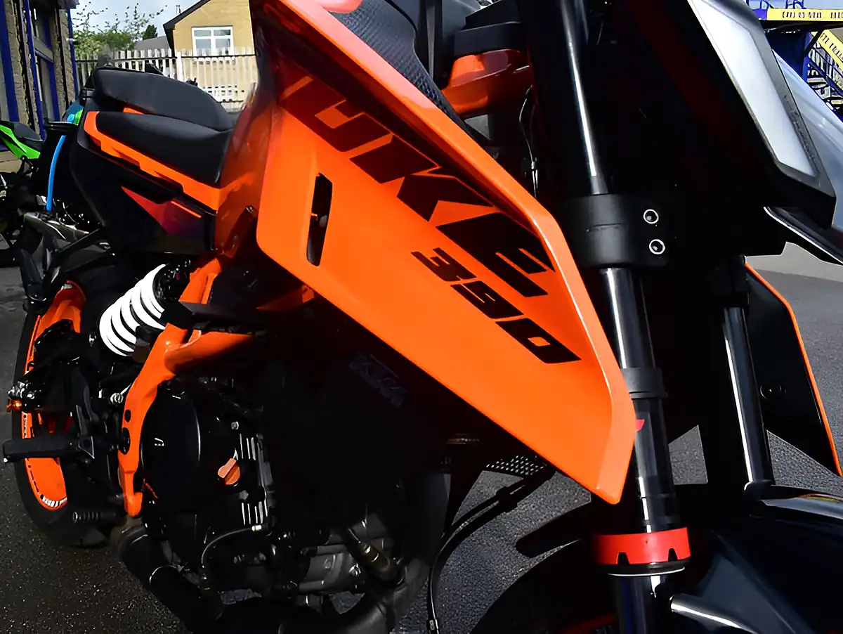 Used 2024 Ktm 390 Duke Naked Orange - Interior and Exterior details 12
