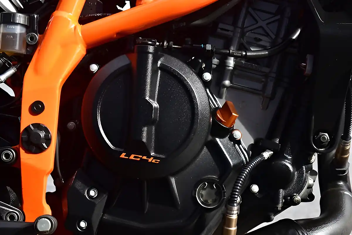 Used 2024 Ktm 390 Duke Naked Orange - Interior and Exterior details 17