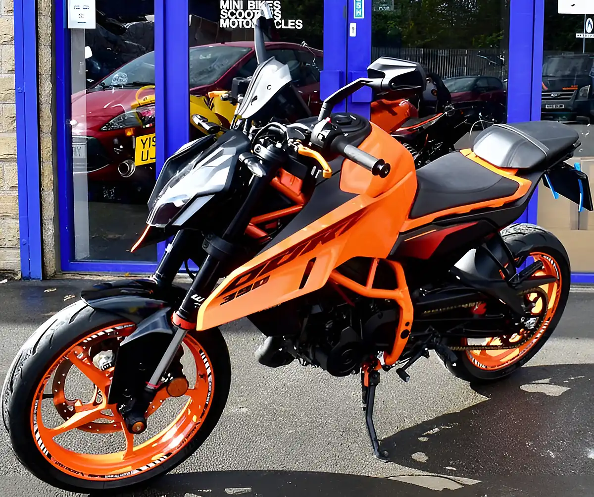 Used 2024 Ktm 390 Duke Naked Orange - Interior and Exterior details 2
