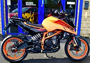 Used 2024 Ktm 390 Duke Naked Orange - Interior and Exterior details 5