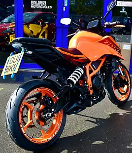 Used 2024 Ktm 390 Duke Naked Orange - Interior and Exterior details 6