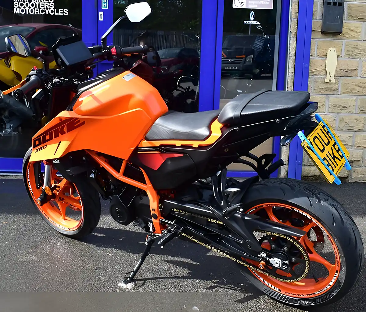 Used 2024 Ktm 390 Duke Naked Orange - Interior and Exterior details 9