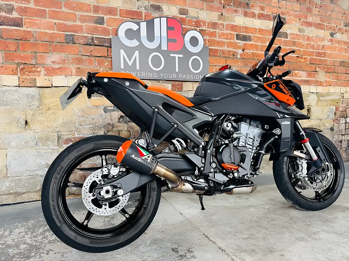 Used 2024 Ktm 990 Duke Black - Interior and Exterior details 4