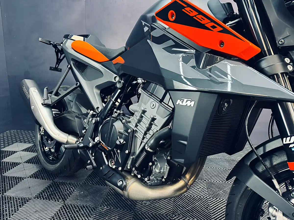 Used 2024 Ktm 990 Duke Black - Interior and Exterior details 10
