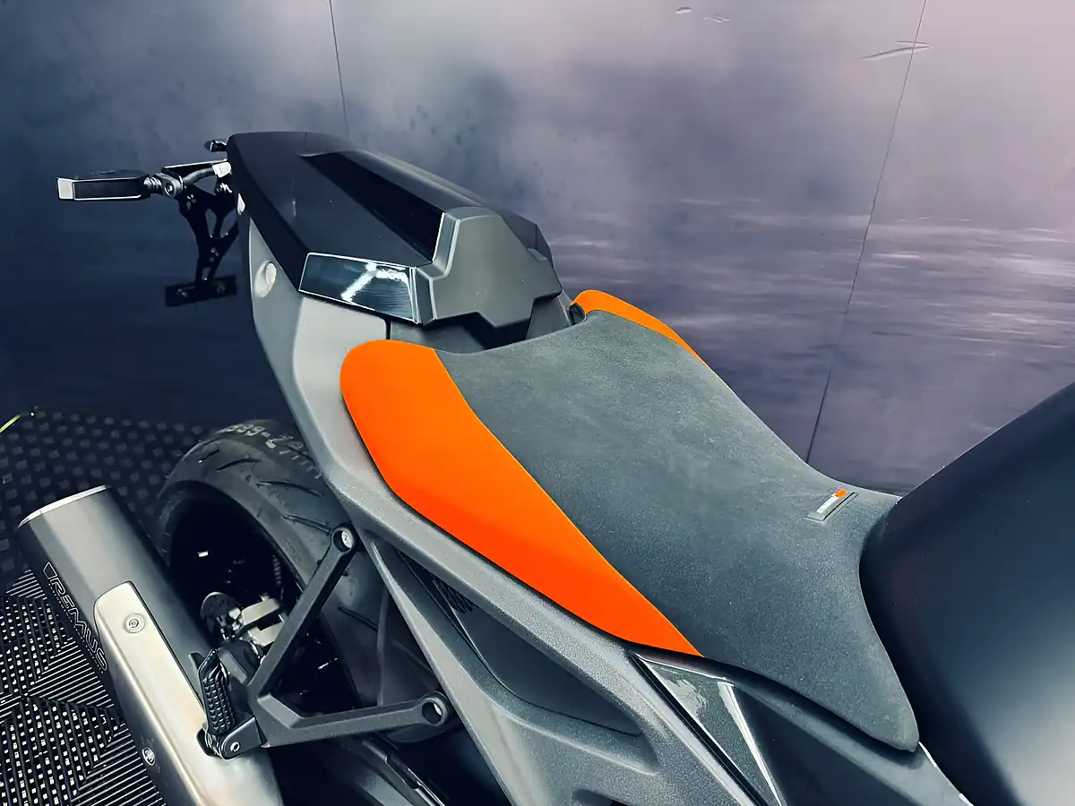Used 2024 Ktm 990 Duke Black - Interior and Exterior details 13