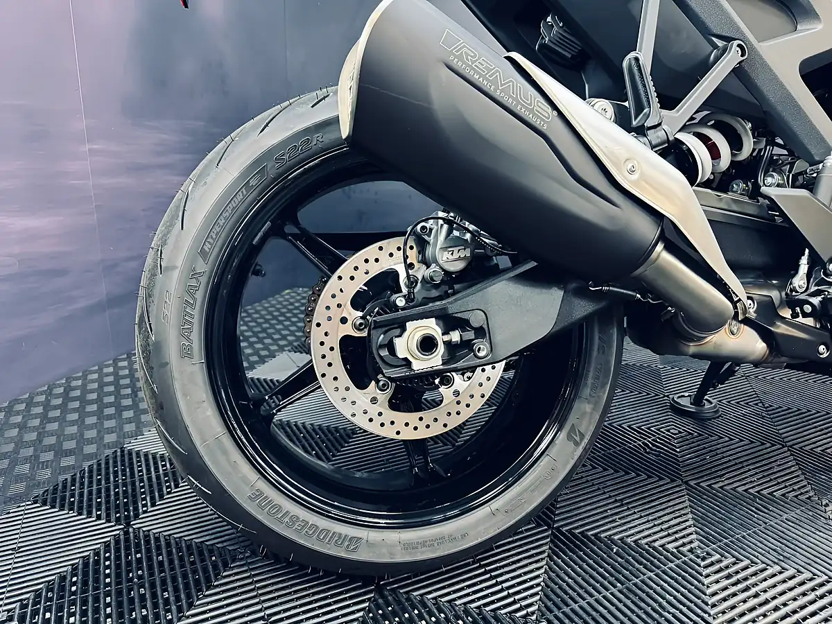 Used 2024 Ktm 990 Duke Black - Interior and Exterior details 18