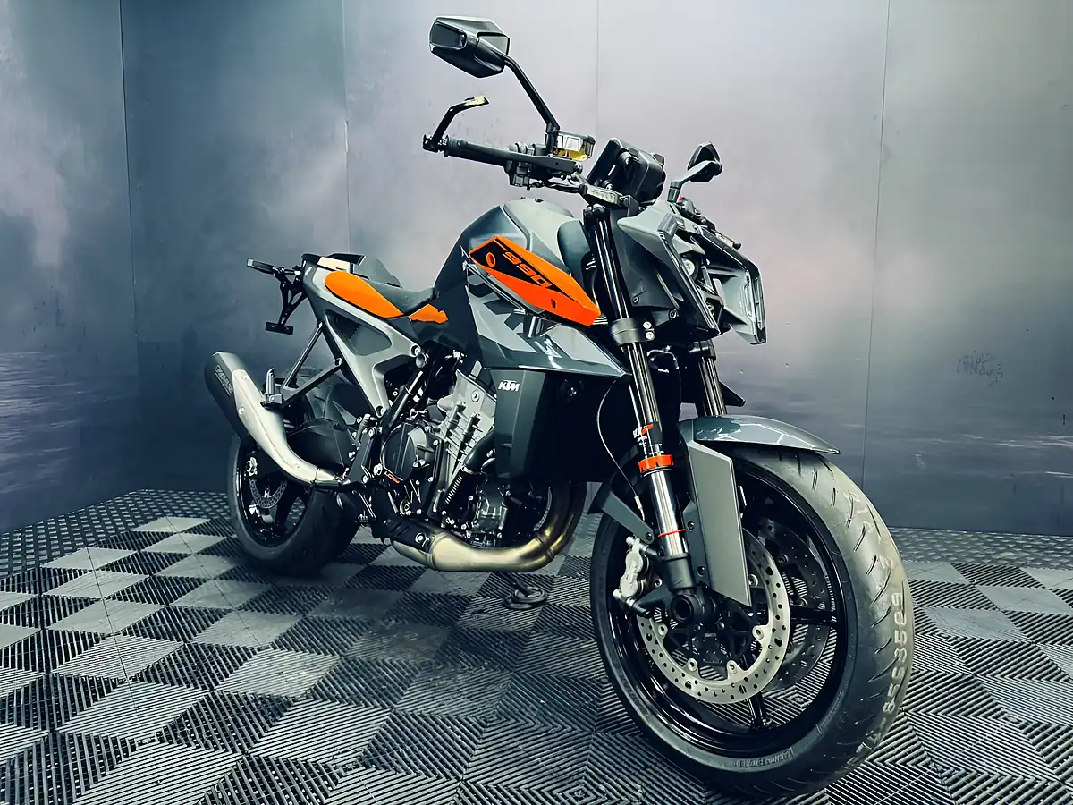 Used 2024 Ktm 990 Duke Black - Interior and Exterior details 19