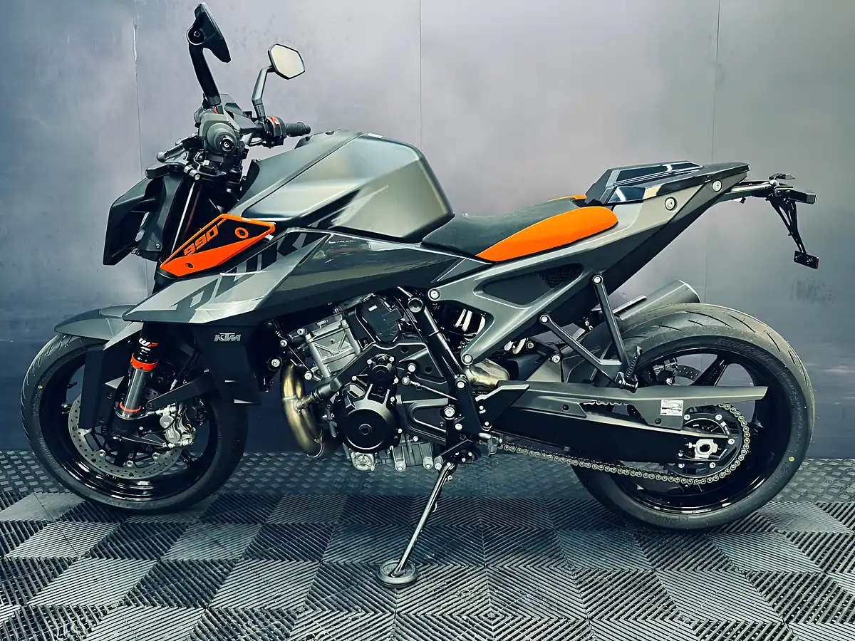 Used 2024 Ktm 990 Duke Black - Interior and Exterior details 3