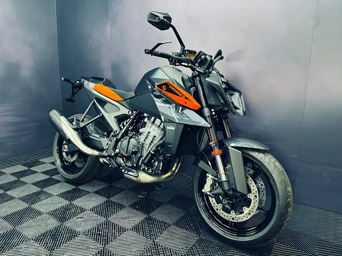 Used 2024 Ktm 990 Duke Black - Interior and Exterior details 4