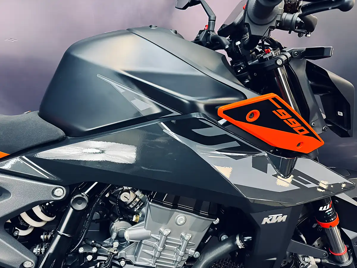 Used 2024 Ktm 990 Duke Black - Interior and Exterior details 6