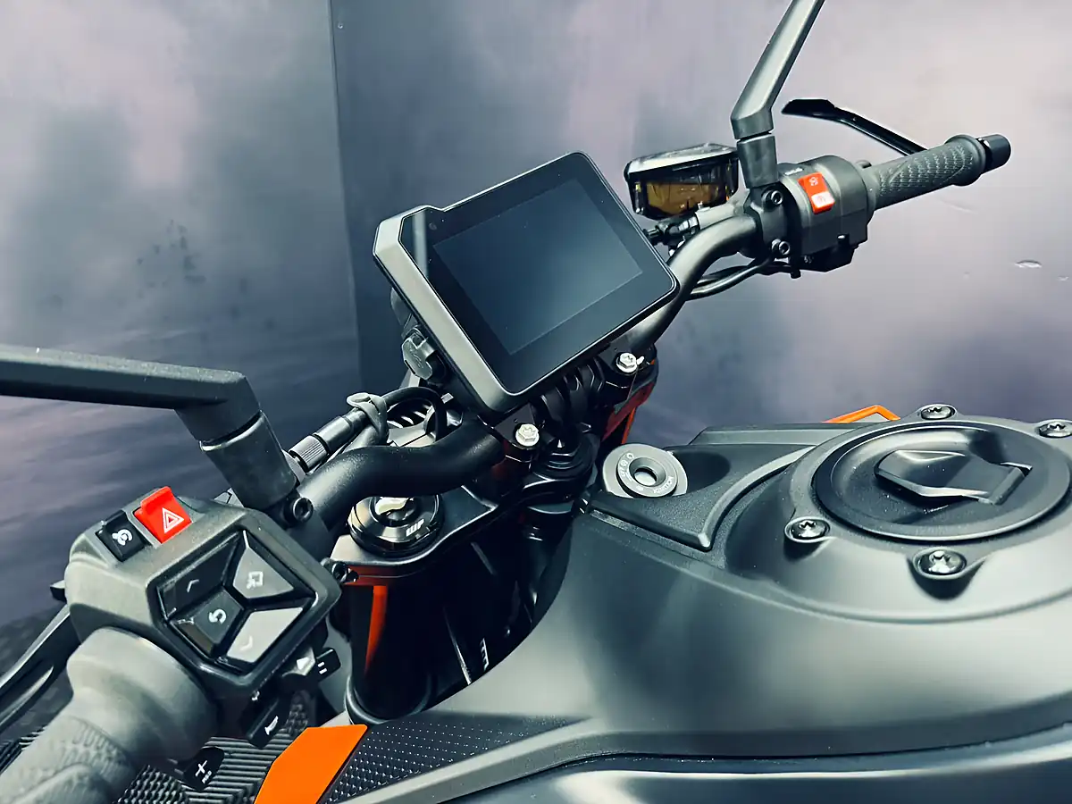 Used 2024 Ktm 990 Duke Black - Interior and Exterior details 7