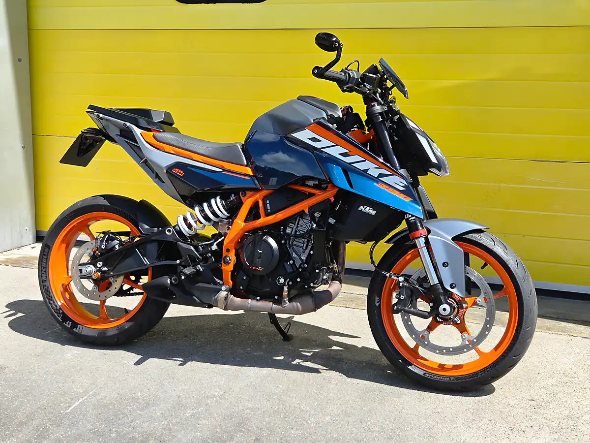 Used 2024 Ktm Duke Blue - Interior and Exterior details 3