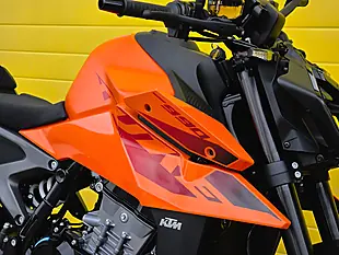 Used 2024 Ktm Duke Tech Pack Orange - Interior and Exterior details 10