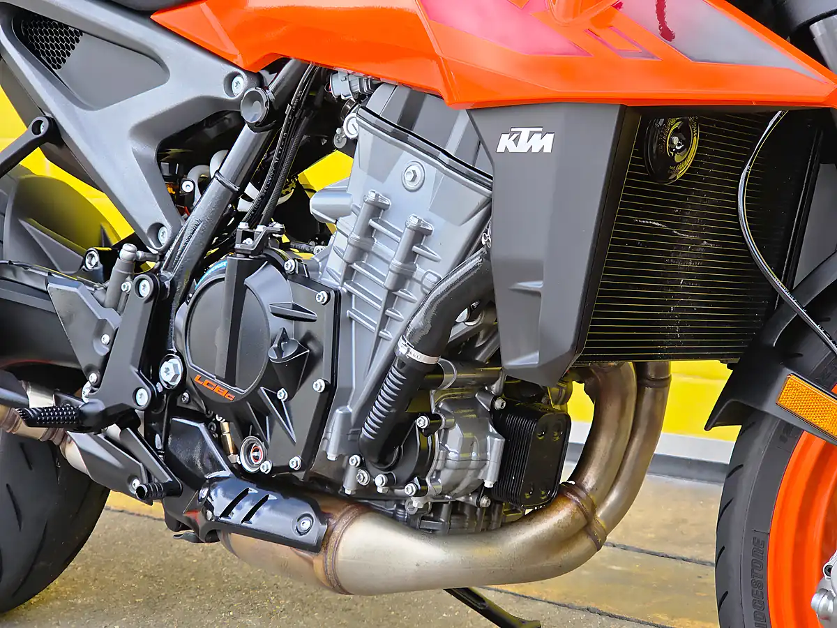 Used 2024 Ktm Duke Tech Pack Orange - Interior and Exterior details 11