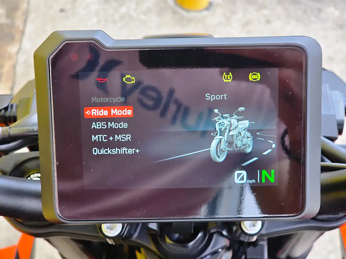 Used 2024 Ktm Duke Tech Pack Orange - Interior and Exterior details 13