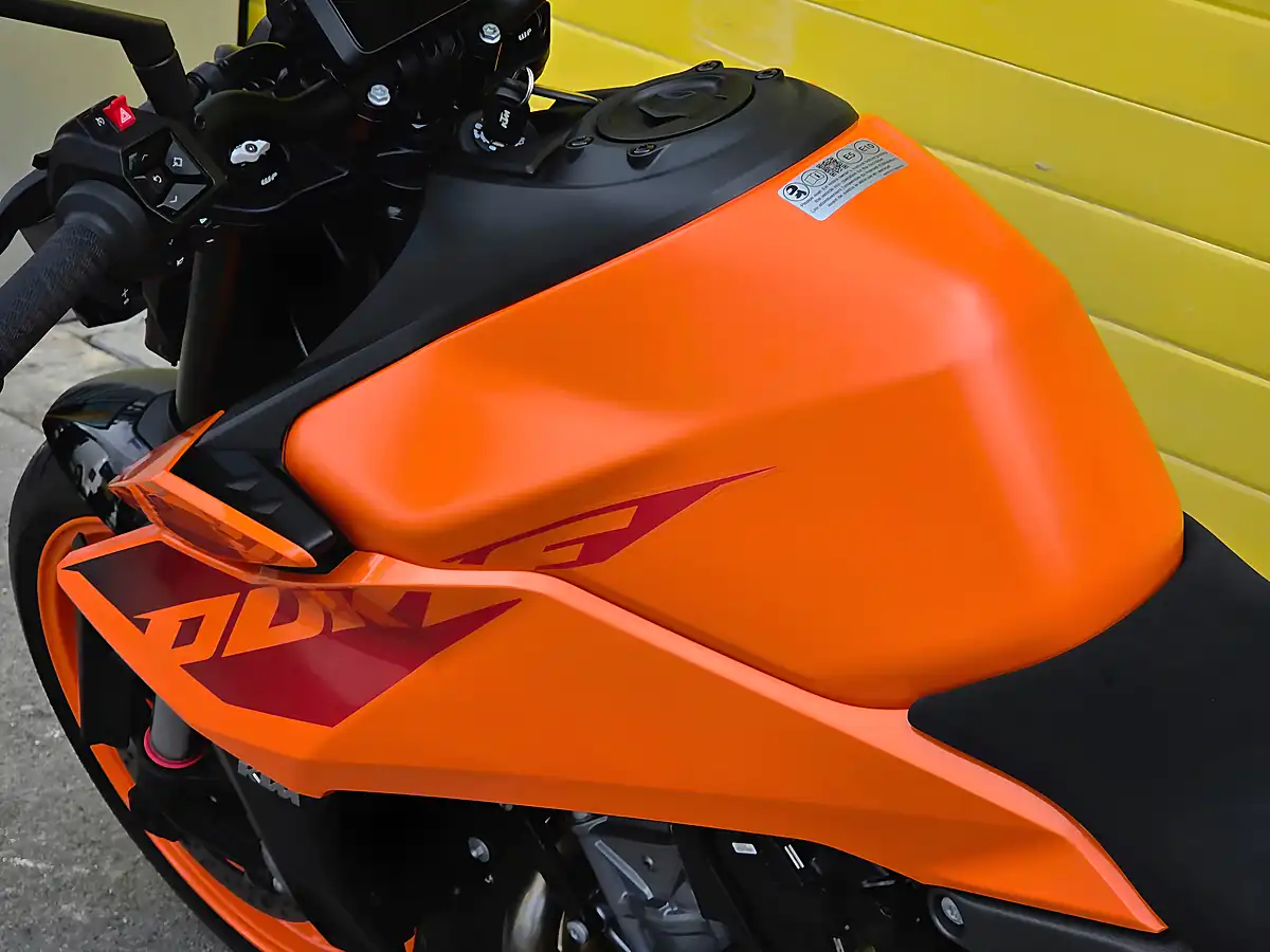 Used 2024 Ktm Duke Tech Pack Orange - Interior and Exterior details 15