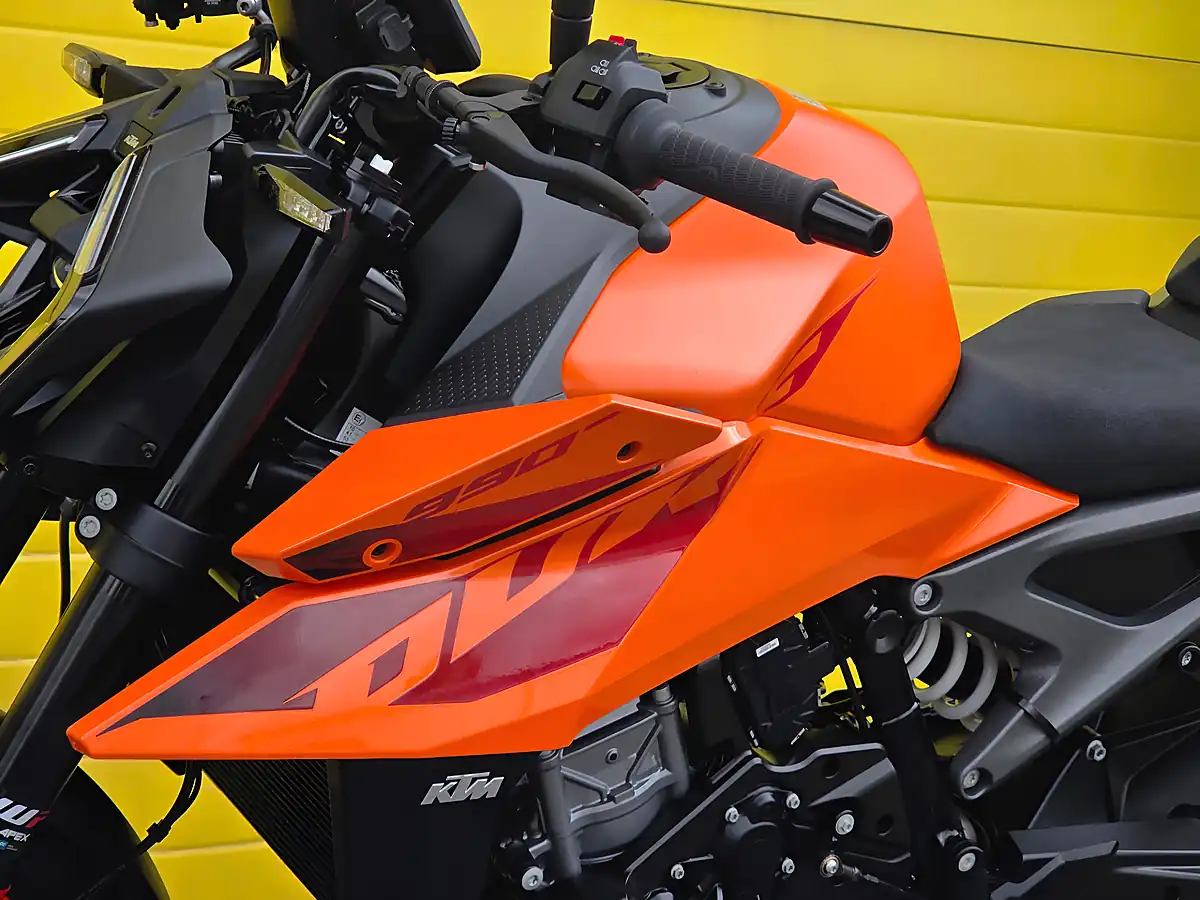 Used 2024 Ktm Duke Tech Pack Orange - Interior and Exterior details 16