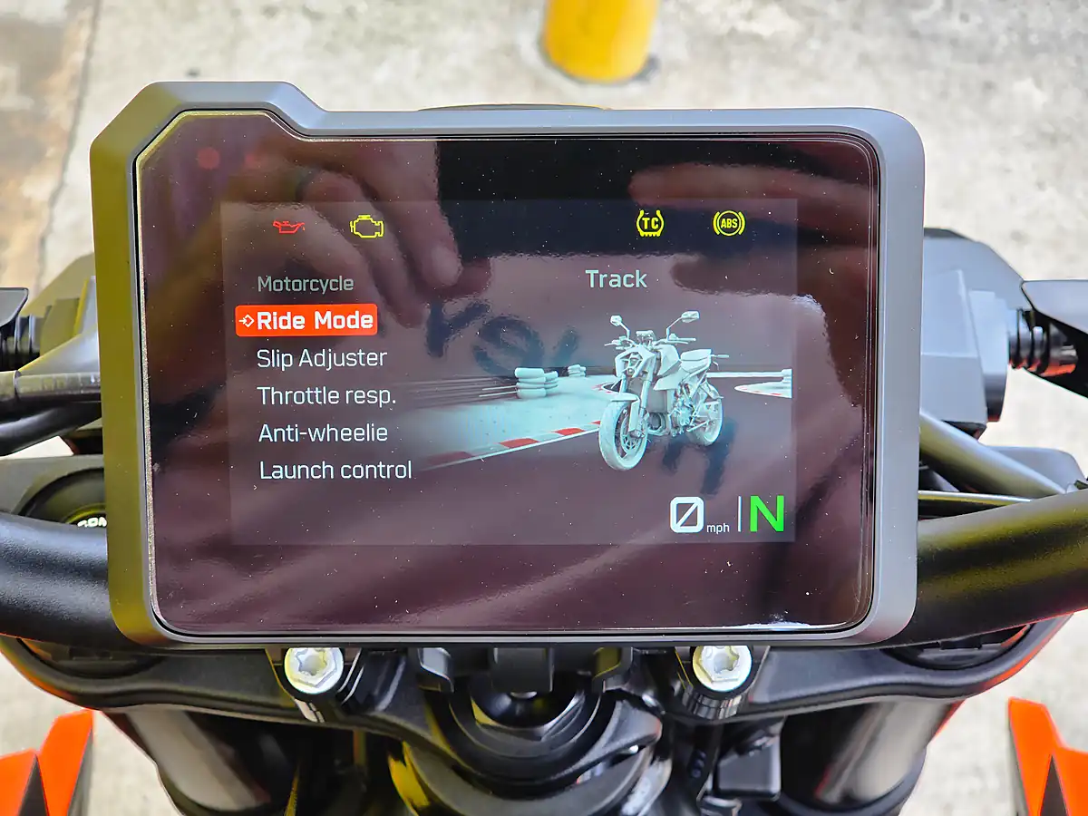 Used 2024 Ktm Duke Tech Pack Orange - Interior and Exterior details 18