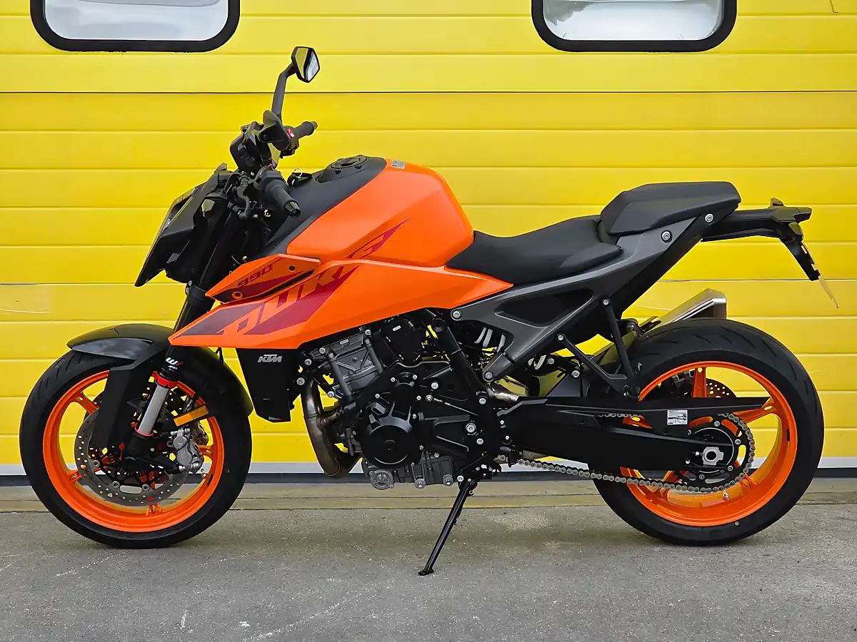 Used 2024 Ktm Duke Tech Pack Orange - Interior and Exterior details 5