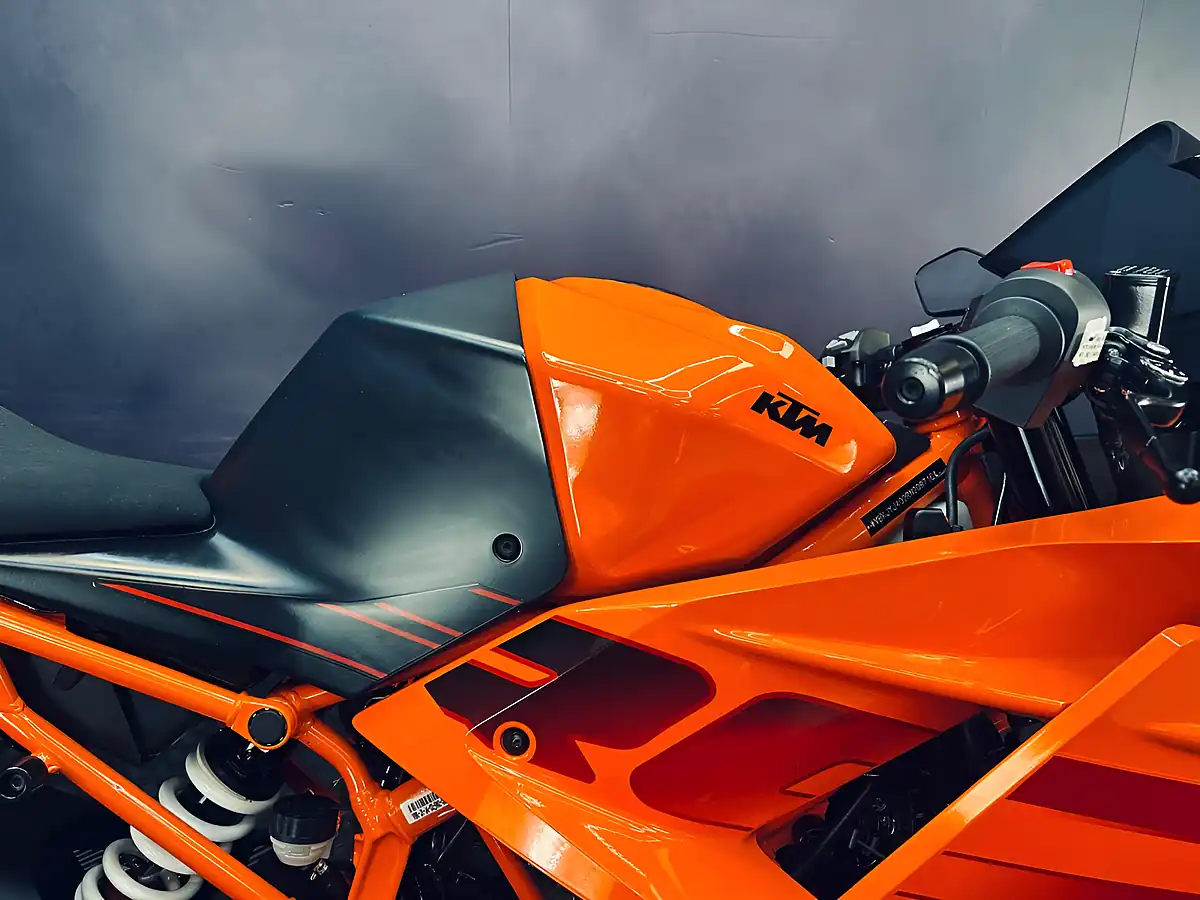 Used 2024 Ktm Rc 390 Orange - Interior and Exterior details 10
