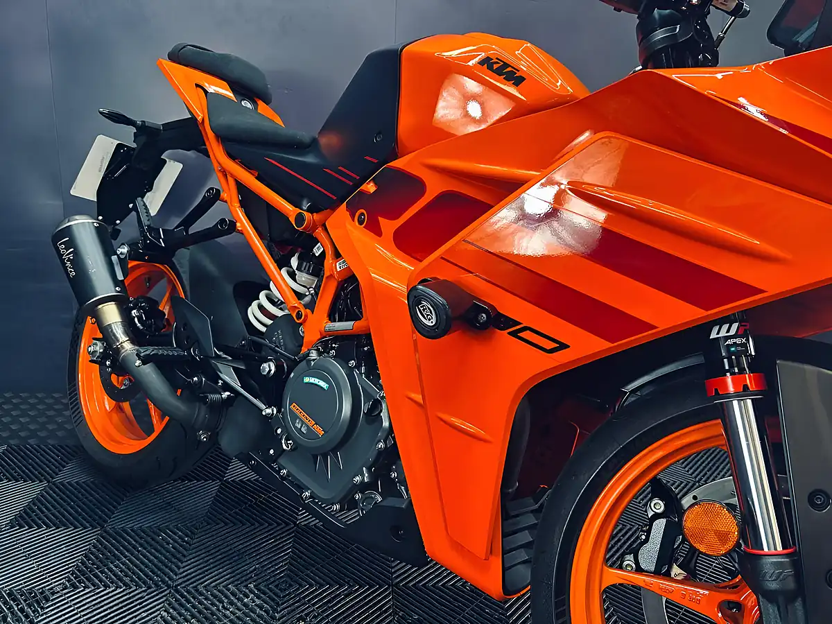 Used 2024 Ktm Rc 390 Orange - Interior and Exterior details 11