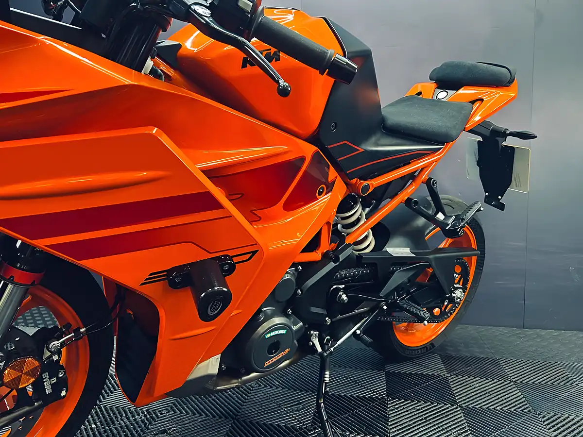 Used 2024 Ktm Rc 390 Orange - Interior and Exterior details 12
