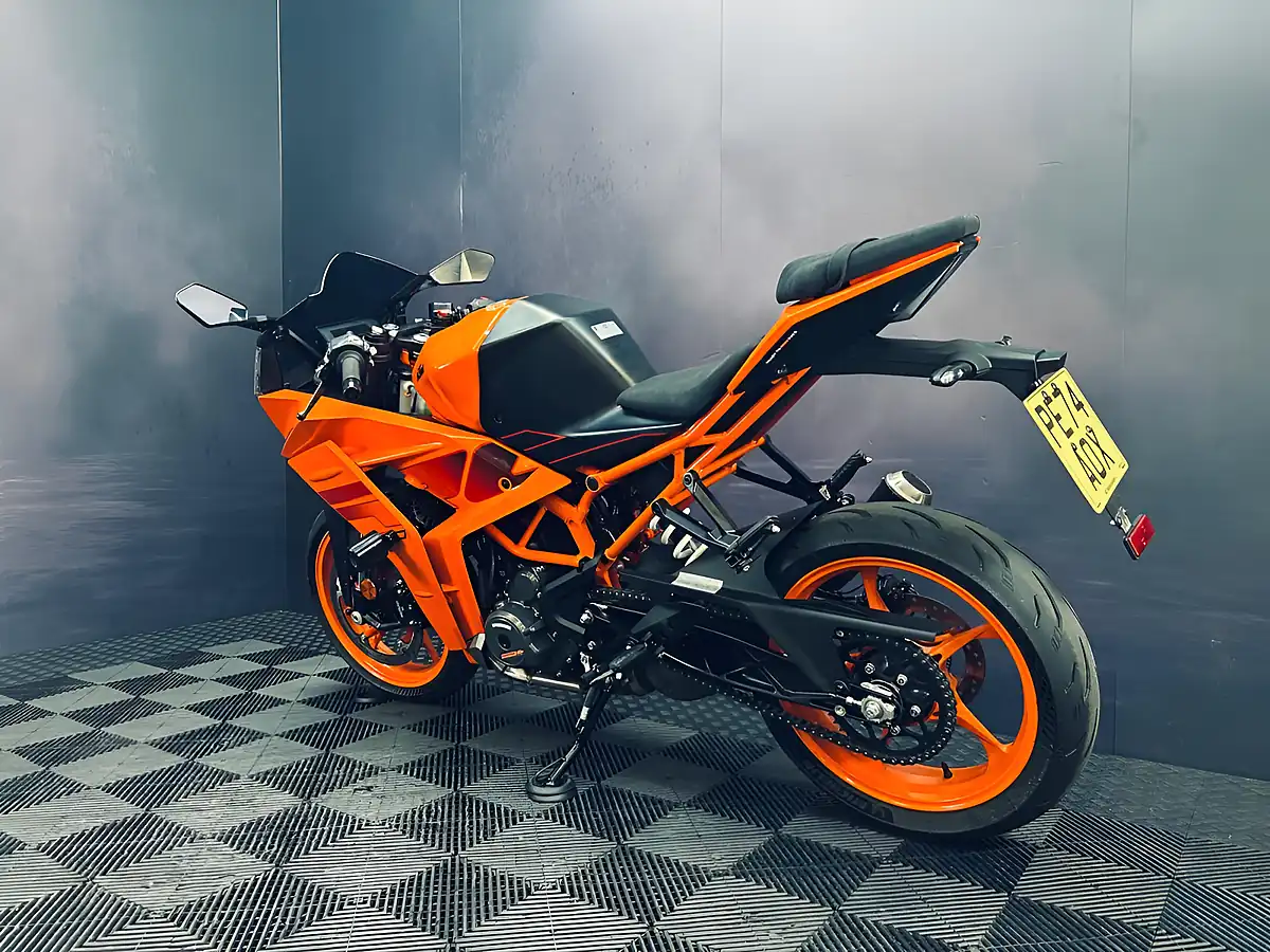 Used 2024 Ktm Rc 390 Orange - Interior and Exterior details 15