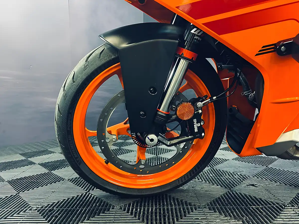 Used 2024 Ktm Rc 390 Orange - Interior and Exterior details 16