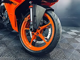 Used 2024 Ktm Rc 390 Orange - Interior and Exterior details 17