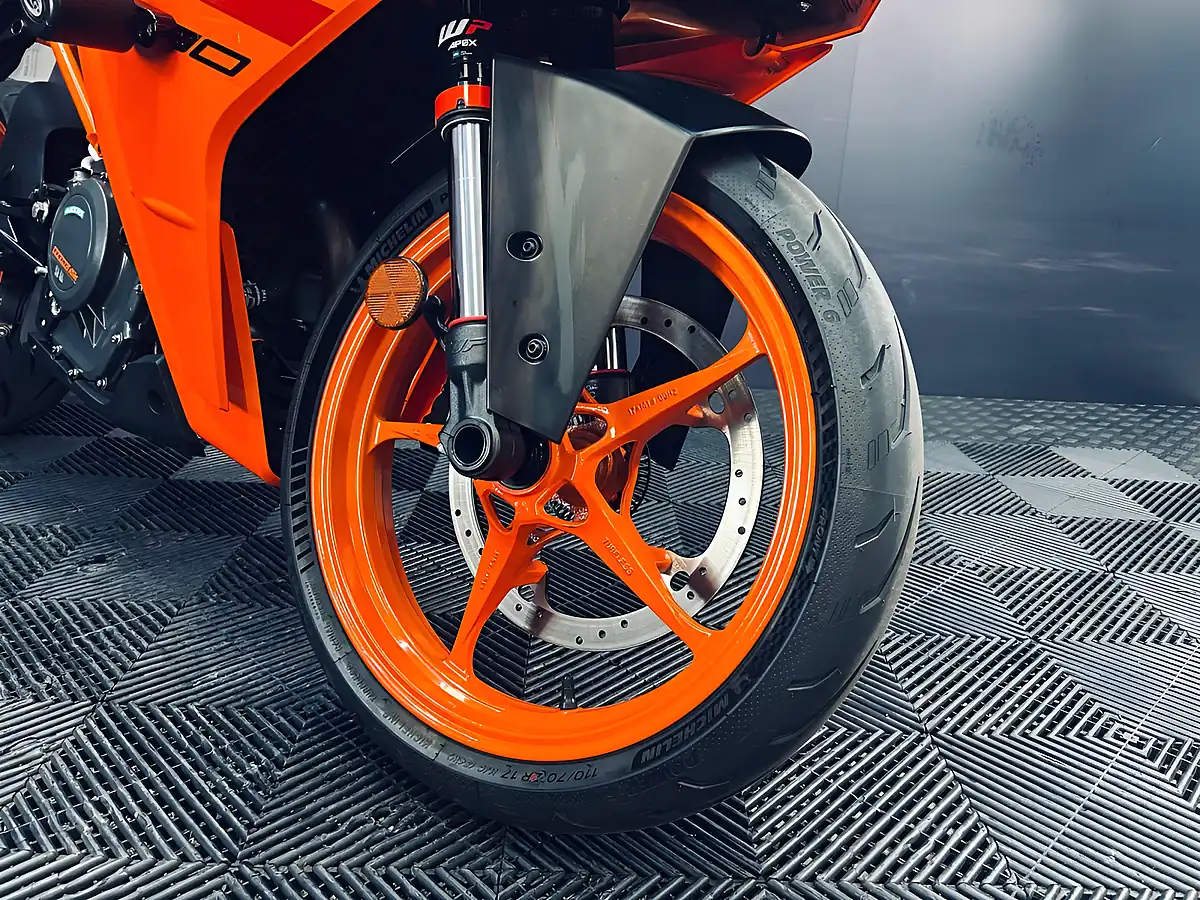 Used 2024 Ktm Rc 390 Orange - Interior and Exterior details 17