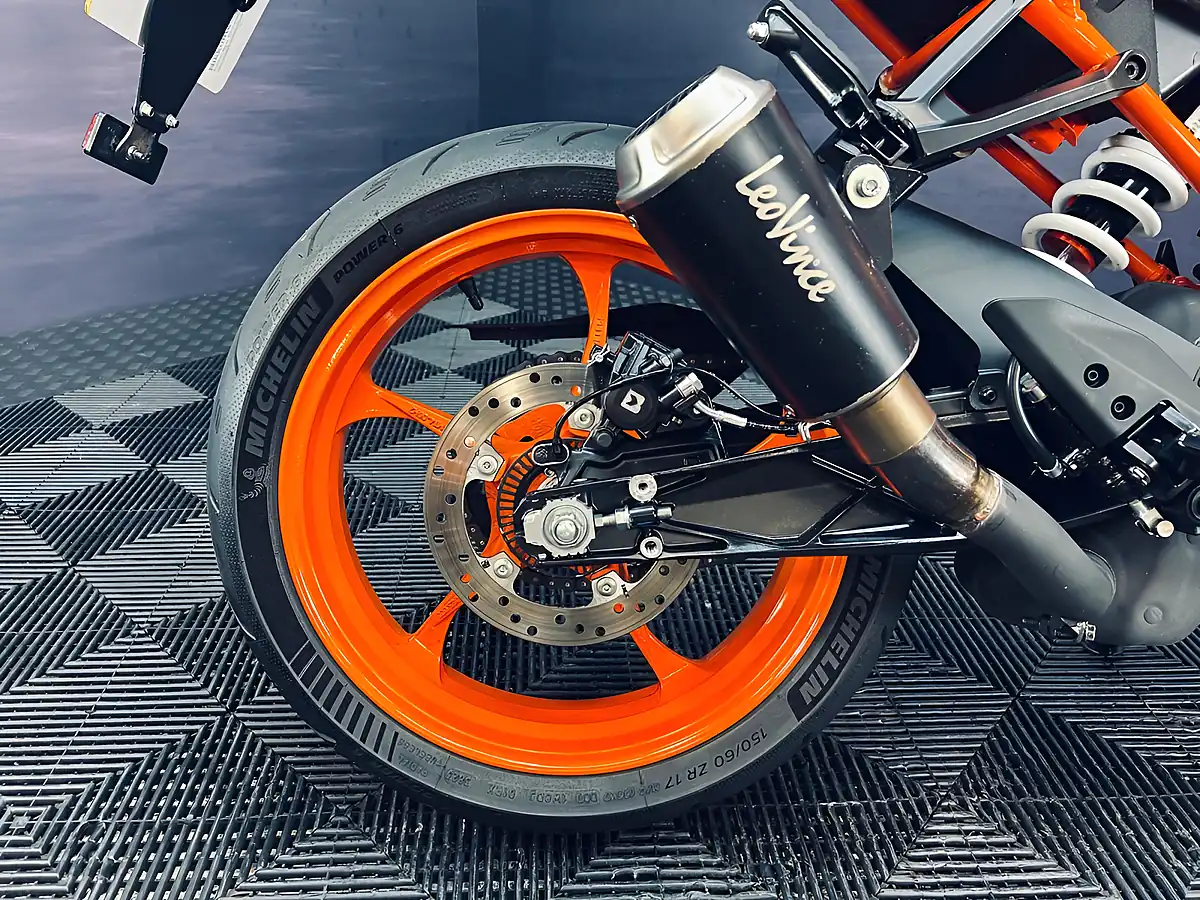 Used 2024 Ktm Rc 390 Orange - Interior and Exterior details 19