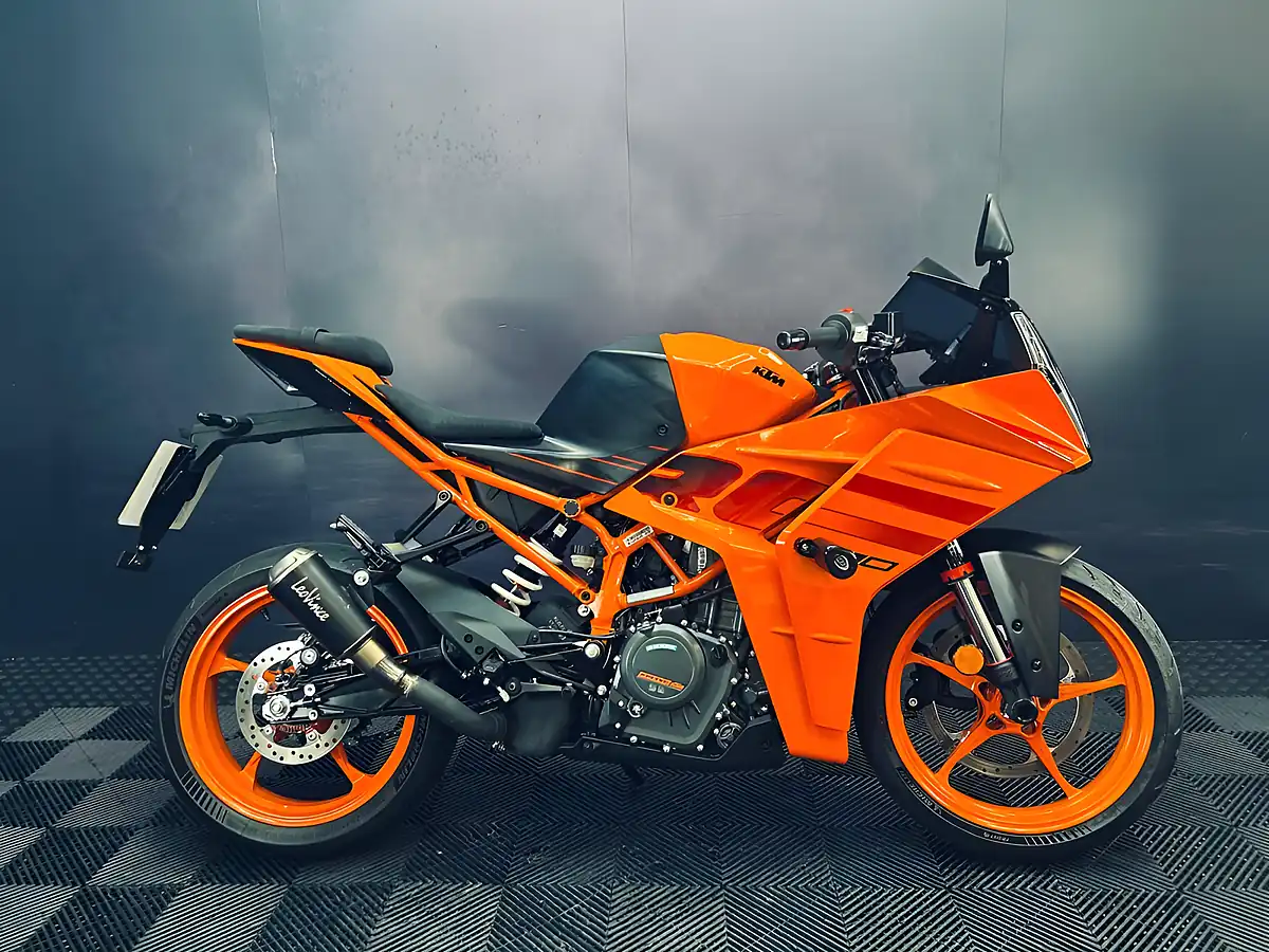 Used 2024 Ktm Rc 390 Orange - Interior and Exterior details 3