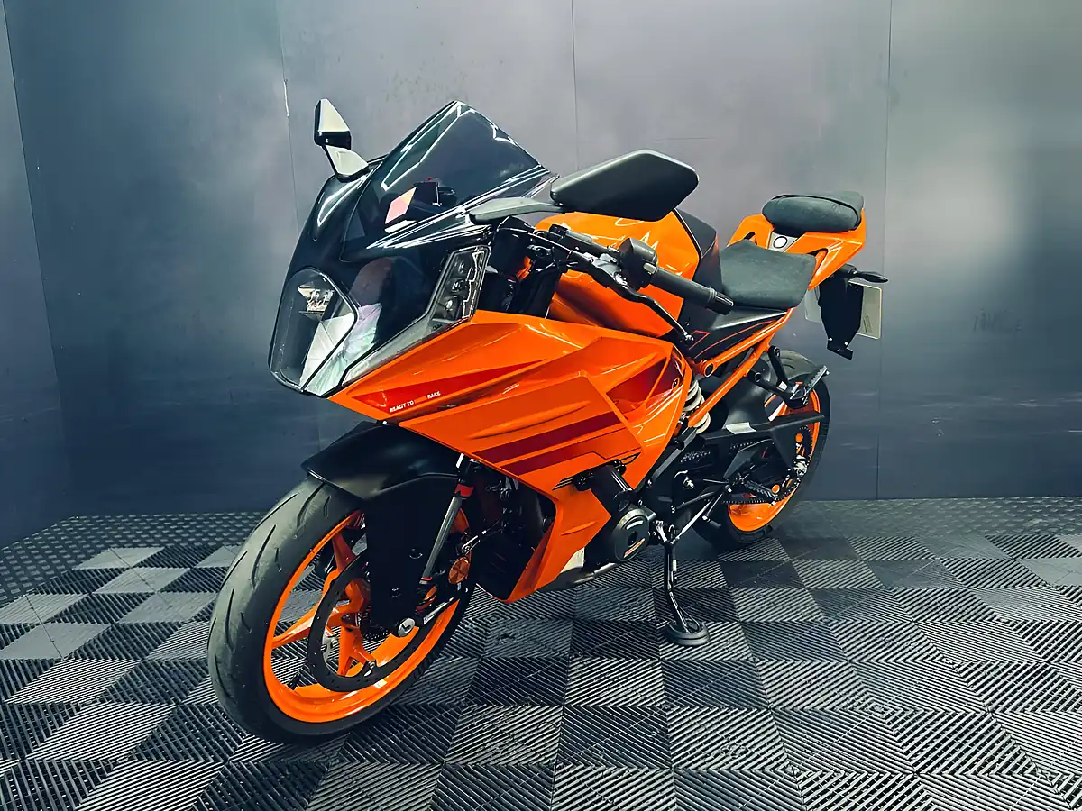 Used 2024 Ktm Rc 390 Orange - Interior and Exterior details 6