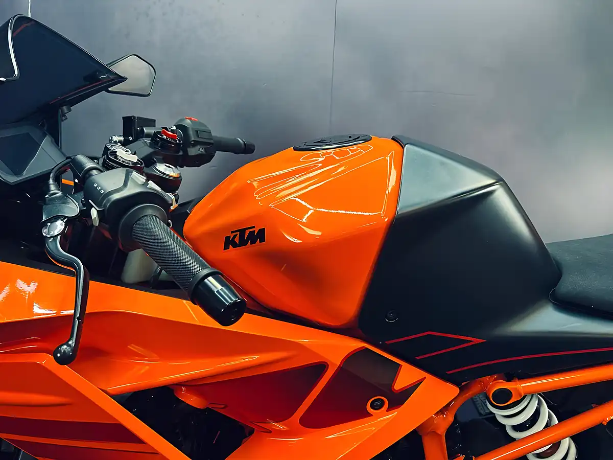 Used 2024 Ktm Rc 390 Orange - Interior and Exterior details 7