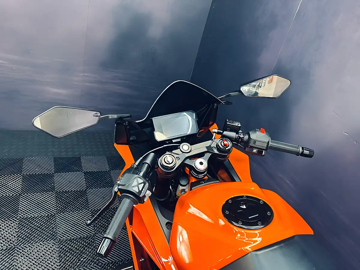Used 2024 Ktm Rc 390 Orange - Interior and Exterior details 9