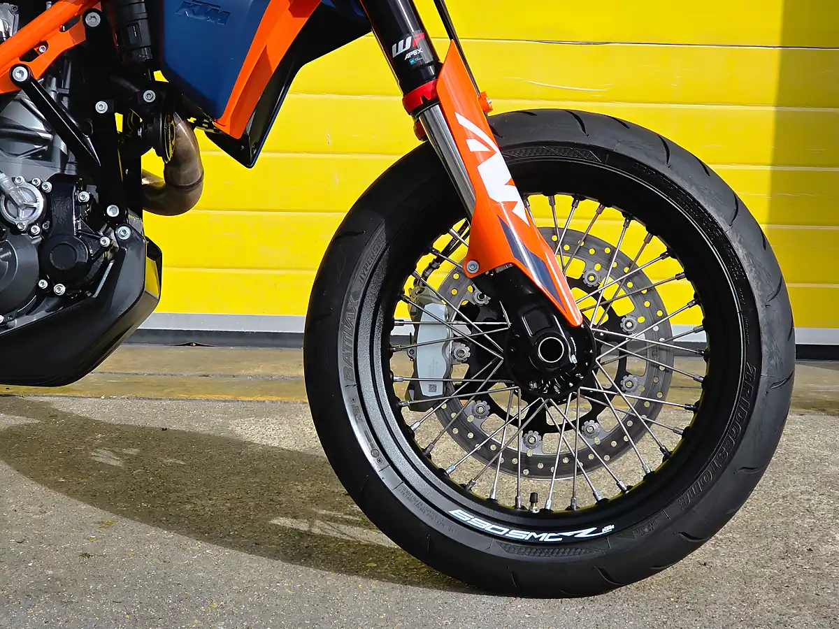 Used 2024 Ktm Smc R Orange - Interior and Exterior details 10