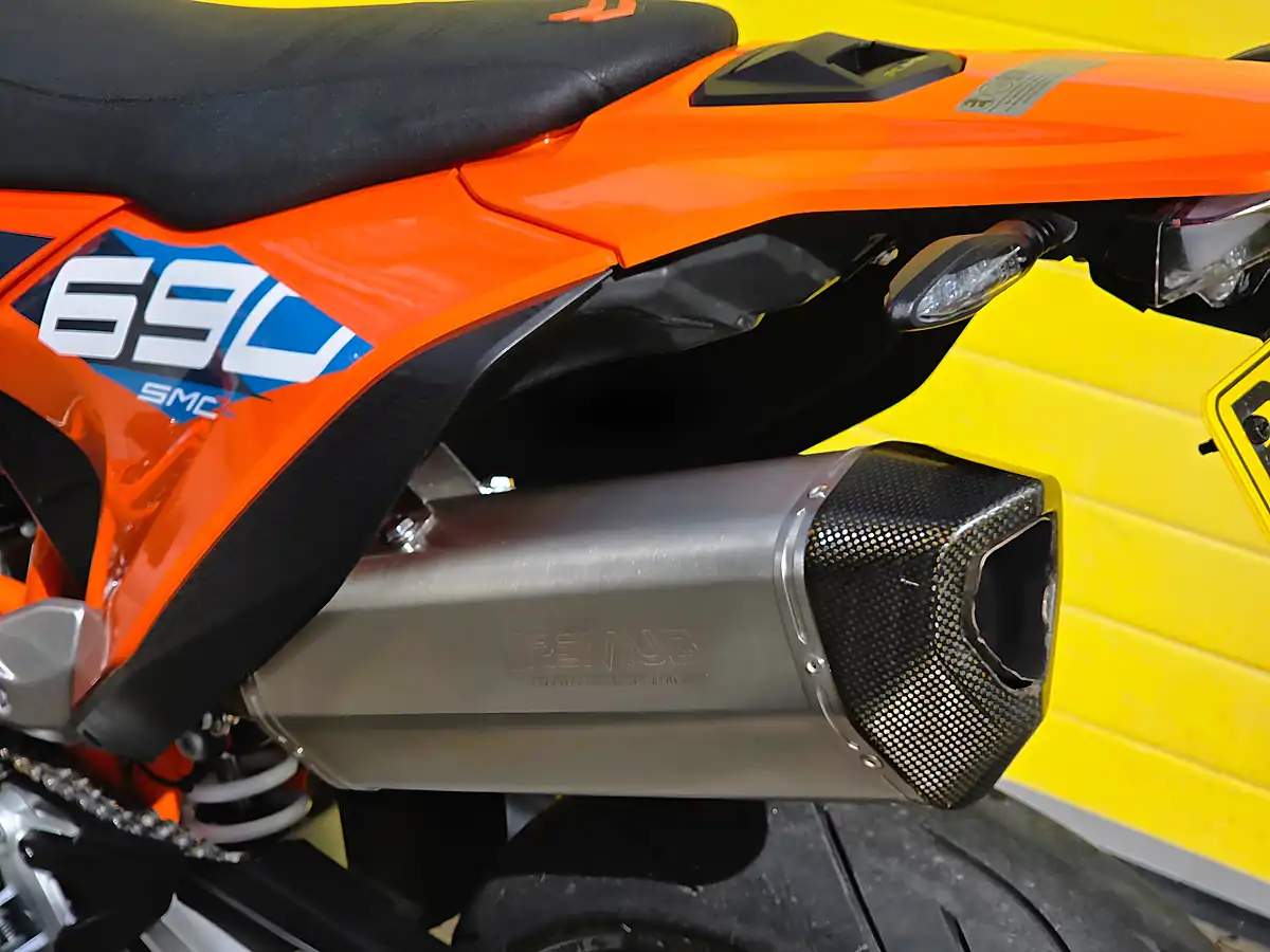 Used 2024 Ktm Smc R Orange - Interior and Exterior details 18