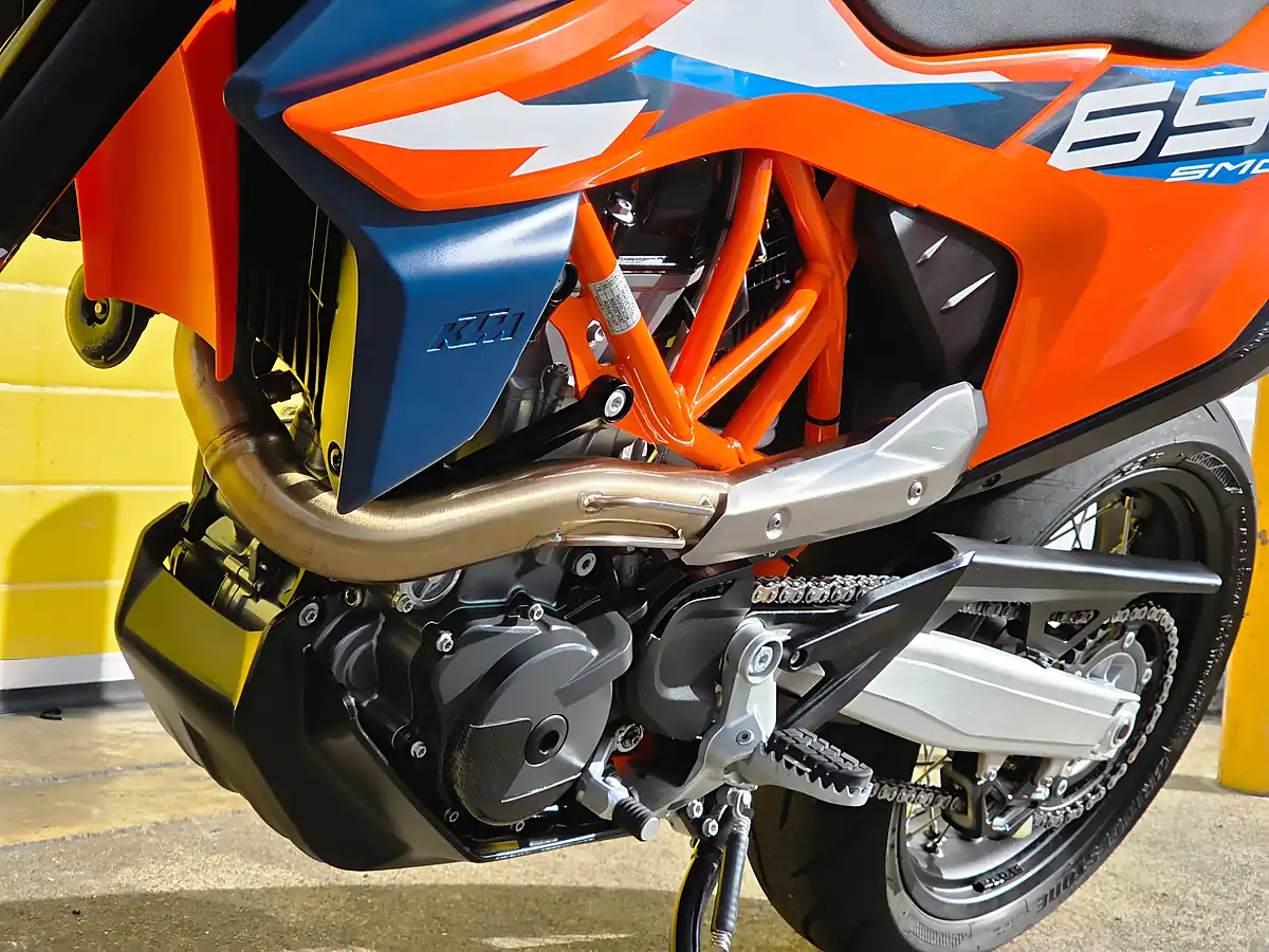 Used 2024 Ktm Smc R Orange - Interior and Exterior details 20